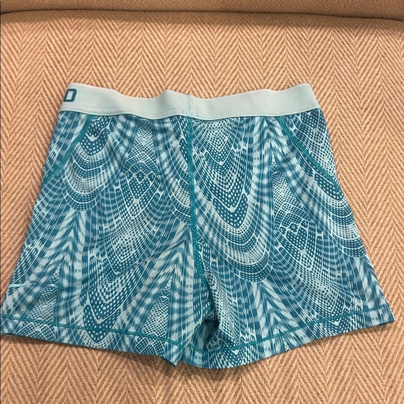 Nike Pro Teal Patterned Shorts - Picture 3 of 3
